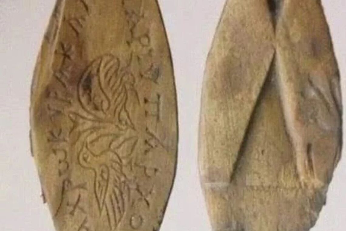 Women's sandals 1500 years old found in Istanbul: scientists decipher strange inscription (photo)