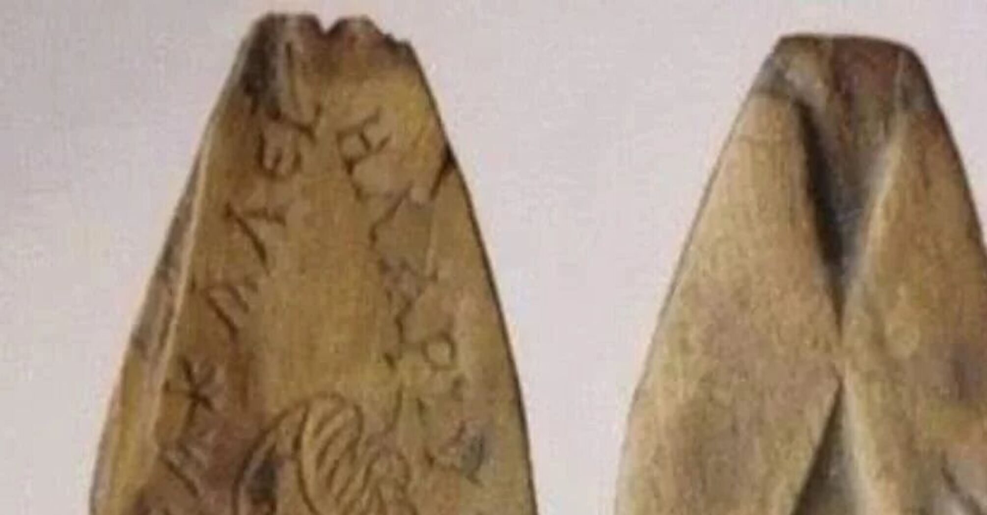 В Стамбуле обнаружили женские сандалии, которым 1500 лет: ученые расшифровали странную надпись (фото)
