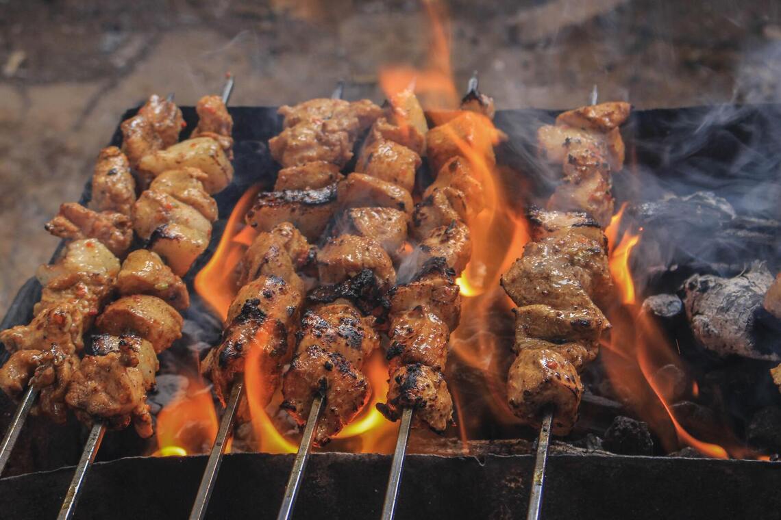 Can seriously worsen health: the most harmful meat for barbecue is named