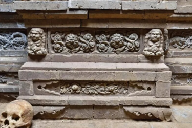 Прикрашена зображеннями квітів, левів і коралів: у Китаї знайшли 800-річну гробницю