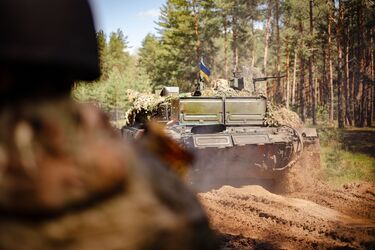 'Białe wilki' zniszczyły w ciągu dwóch dni wrogi skład amunicji i dziesiątki rosyjskich pojazdów (wideo)