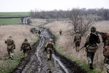 Бойцы ВСУ в Бахмуте накрыли огнем вражескую штурмовую группу (видео)