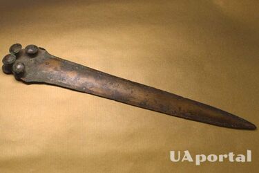 В Словакии нашли кинжал бронзового века: мог быть даром богам