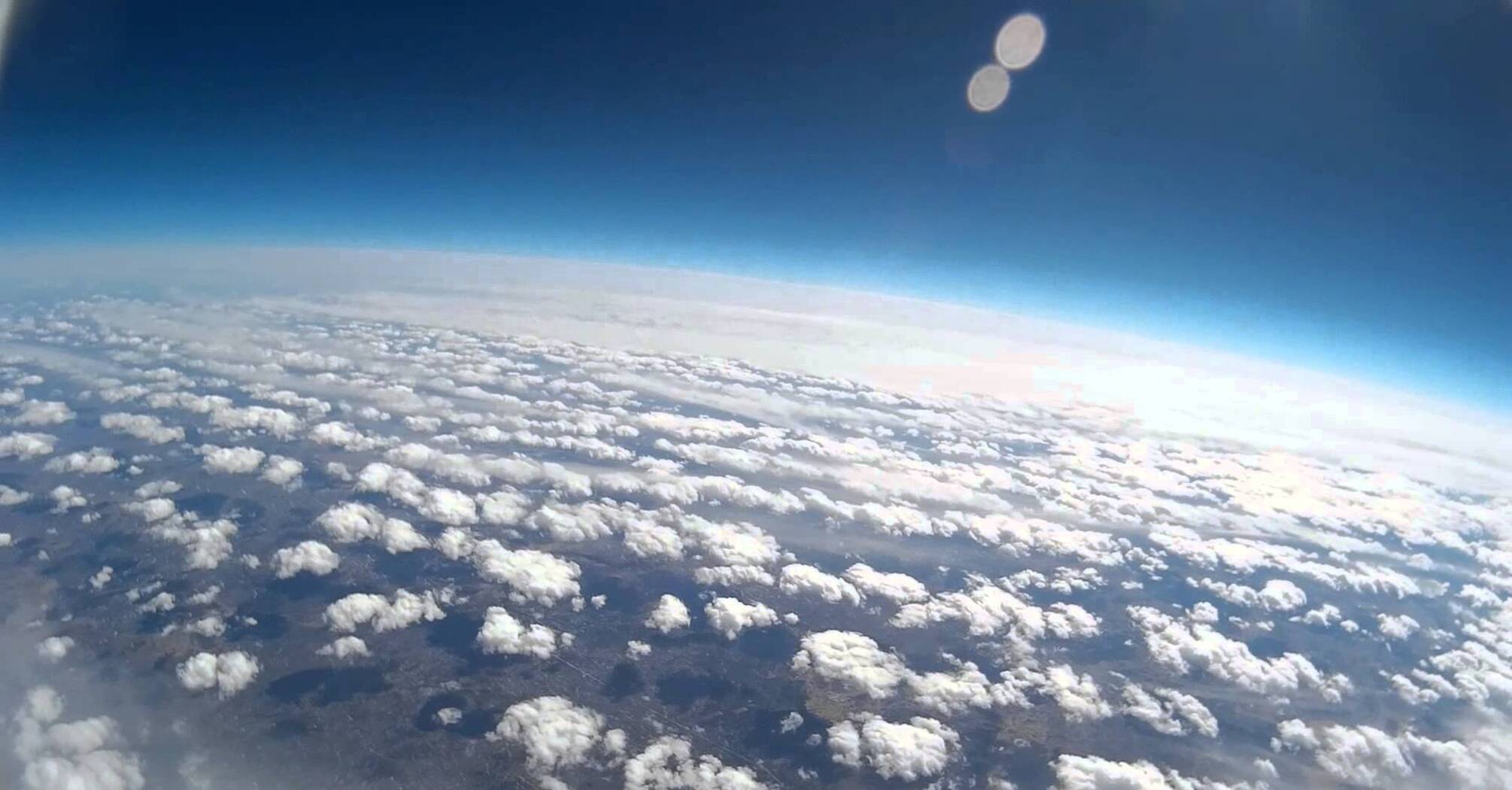S 20 км. Земля стратосфера атмосфера. Стратосфера озоновый слой Тропосфера. Вид с неба на землю. Облака вид из космоса.