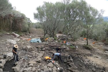 Археологи обнаружили тысячи необычных артефактов во время раскопок 6000-летнего поселения на Корсике (фото)
