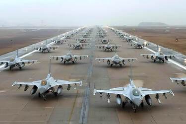 Передача винищувачів F-16 Україна