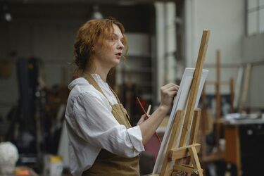 Ученые выяснили, почему на старых картинах мужчин изображали с маленькими пенисами