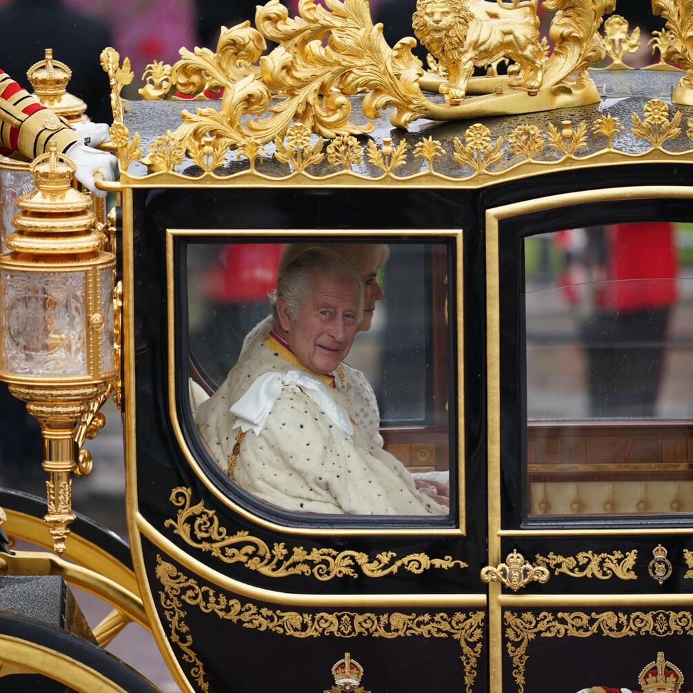 'Боже, храни короля': Чарльз III принял присягу и официально провозглашен монархом (фото)