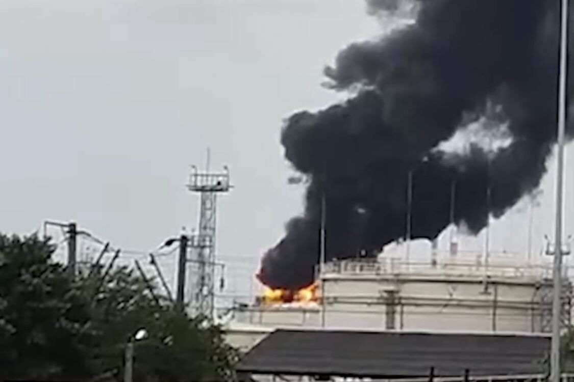 A powerful fire broke out at an oil depot in Krasnodar, Russia: details (photos, video)