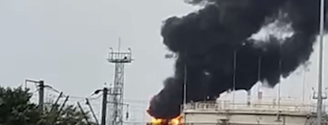 A powerful fire broke out at an oil depot in Krasnodar, Russia: details (photos, video)