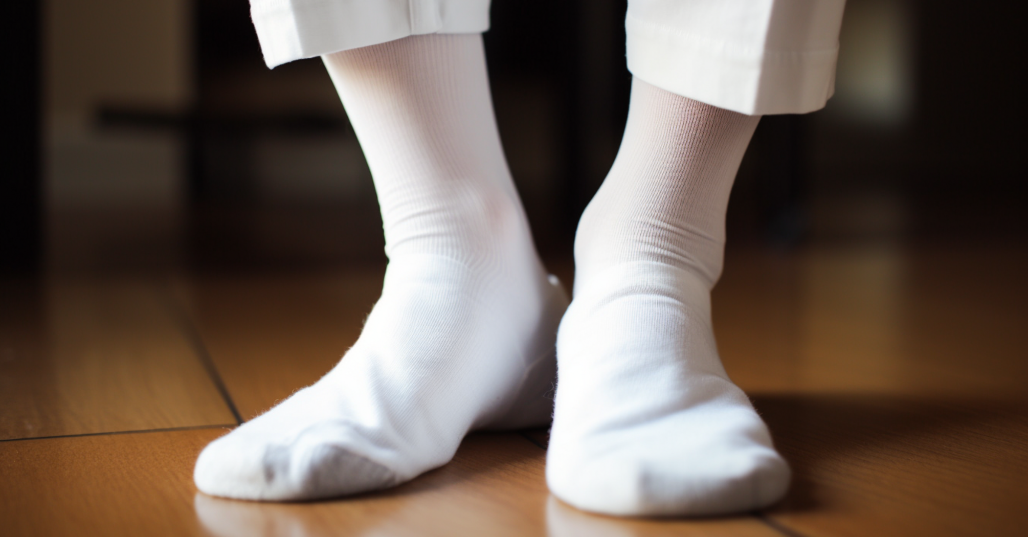 Как легко отстирать белые носки: полезные лайфхаки с уксусом и аспирином