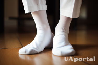 Як легко випрати білі шкарпетки: корисні лайфхаки з оцтом та аспірином