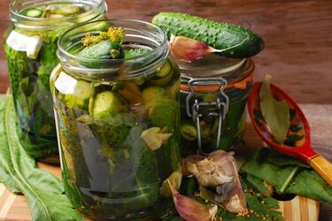 How to preserve cucumbers in mustard marinade for the winter