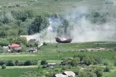 Бойцы ВСУ показали эффектное видео ликвидации артой российского блиндажа