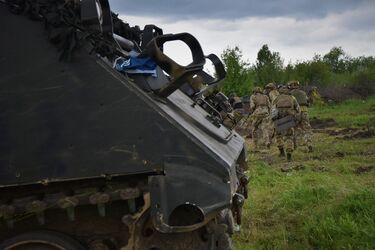 Артилеристи 36-бригади спалили ворожий танк та вдарили по піхоті росіян (відео)