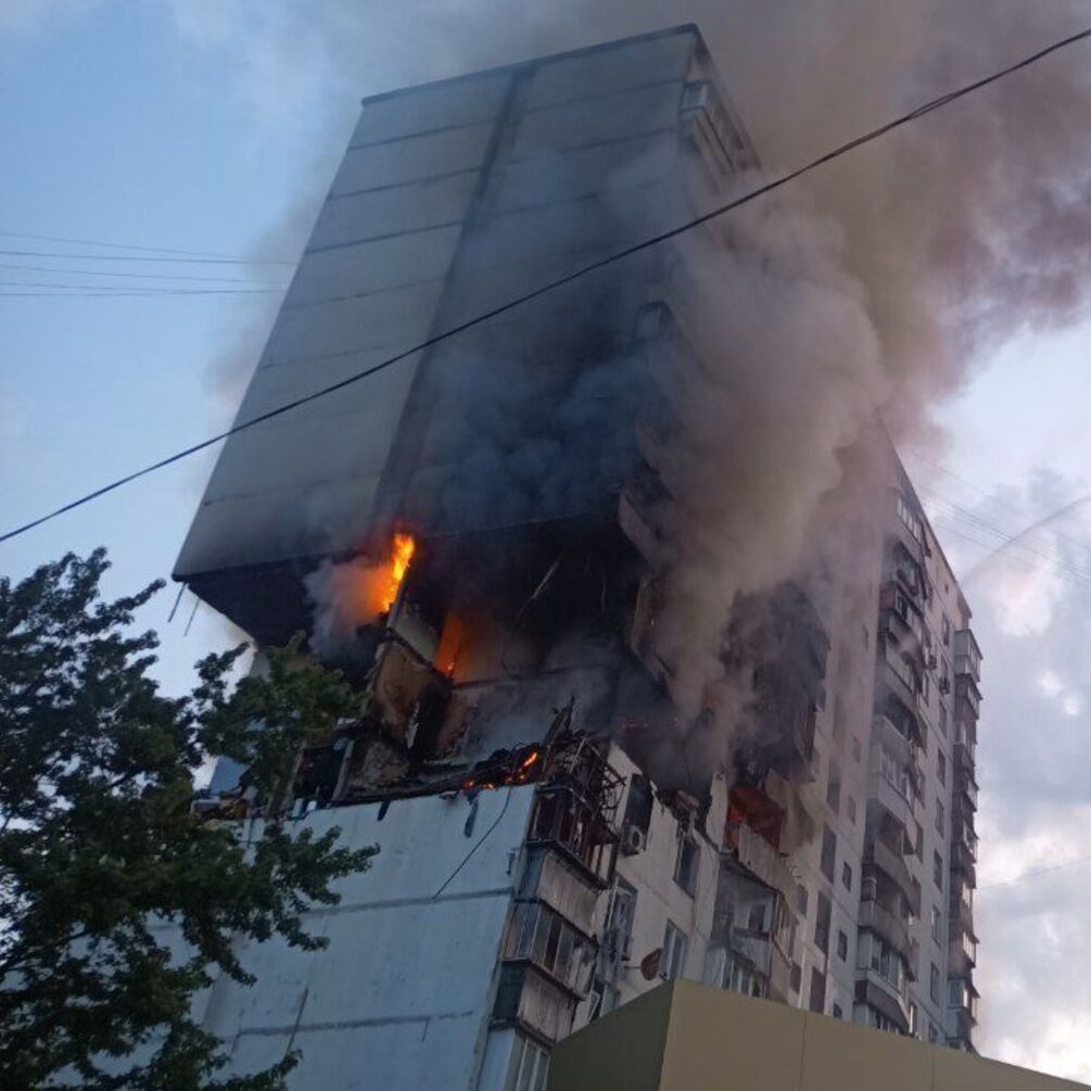 В результате взрыва газа в 16-этажке Киева три человека погибли, 20 спасены (фото и видео)