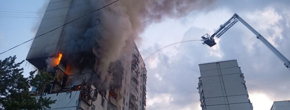 Унаслідок вибуху газу в 16-поверхівці Києва троє людей загинули, 20 врятовано (фото та відео)