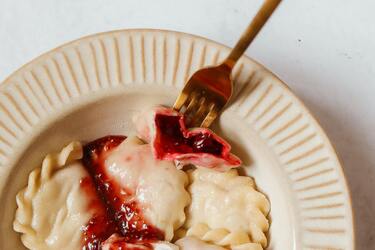Perfect dough for cherry dumplings: what to add instead of water