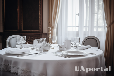 Як видалити плями зі скатертини
