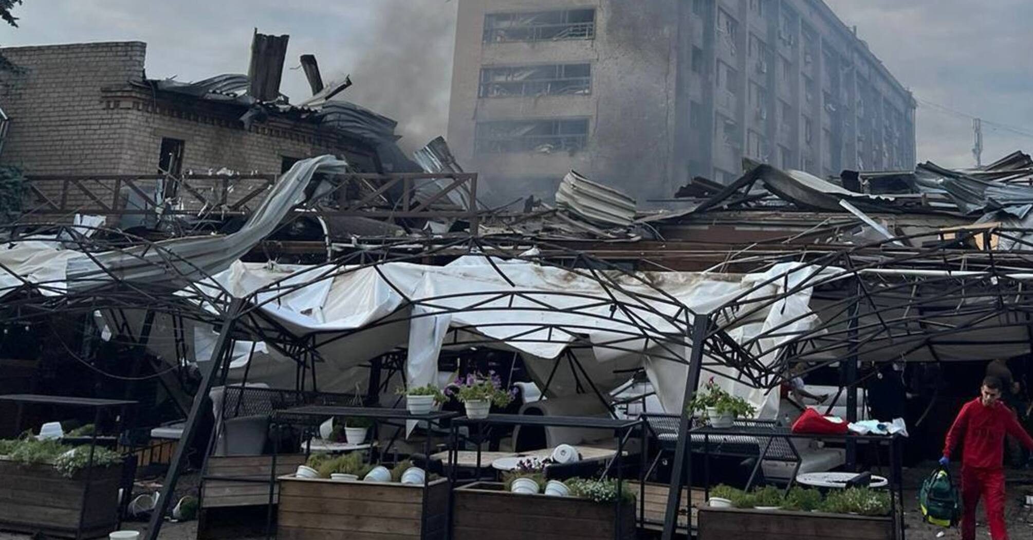 Death toll in Kramatorsk rises after Russian missile attack, search operation continues. Updated (photos, videos)