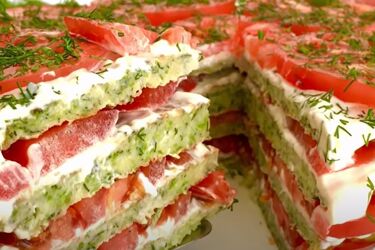 Кабачковый торт с зеленью и чесноком в считанные минуты: простой рецепт