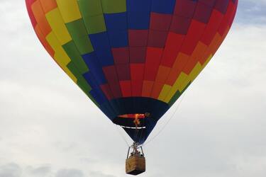 Кто впервые создал воздушный шар, способный транспортировать людей: история рождения 'человеческого полета'