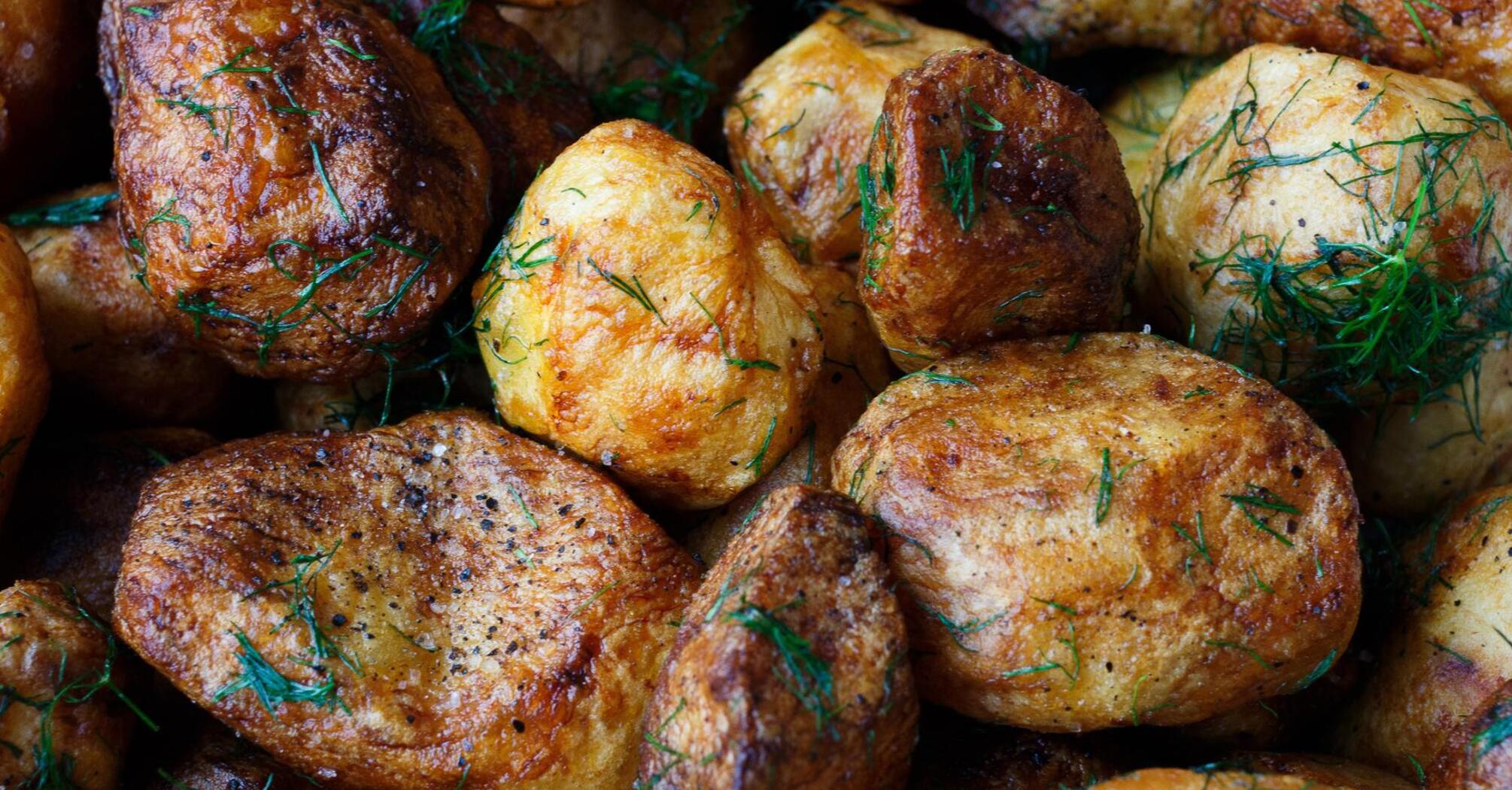 Какой секретный ингредиент нужно добавить в картофель перед запеканием: советы кулинаров