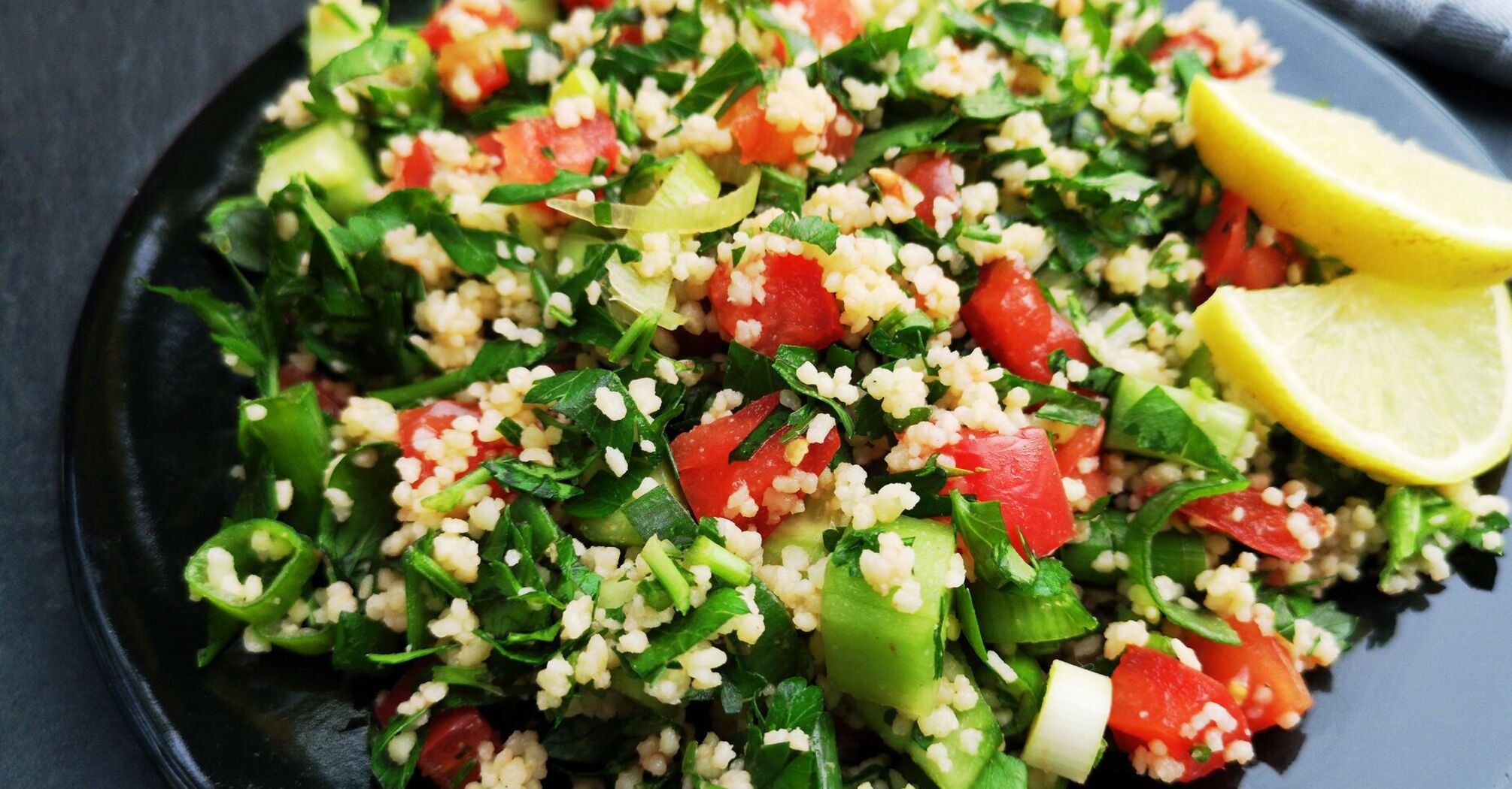 Легкий літній салат з булгуром за 15 хвилин: готувати дуже просто та дешево