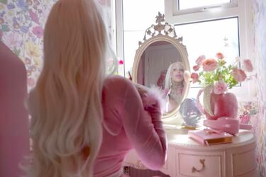 Женщина потратила 130 тысяч долларов, чтобы стать как Барби: фото до и после