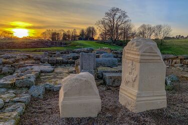 В Англии нашли удивительную бронзовую детскую руку (фото)