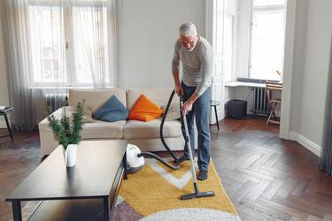 How to clean your carpet: useful tips for dealing with stains and dirt