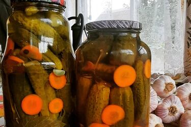 Как закрыть огурцы в банках на зиму