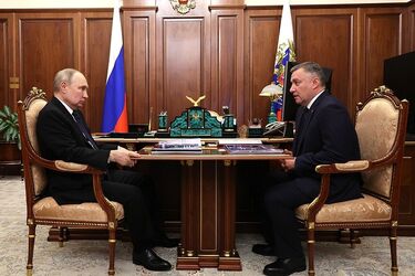 путин во время встречи с губернатором Иркутской области передал 'привет' погибшим солдатам (фото)
