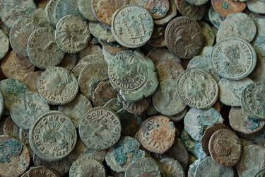 Які прикмети та забобони про гроші існували в далекому минулому