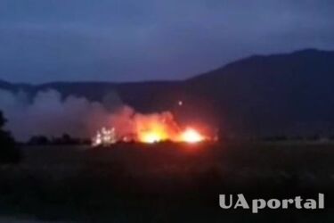 У районі Старого Криму прогриміли вибухи: є влучання у склад боєприприпасів, детонує кілька годин (фото, відео)