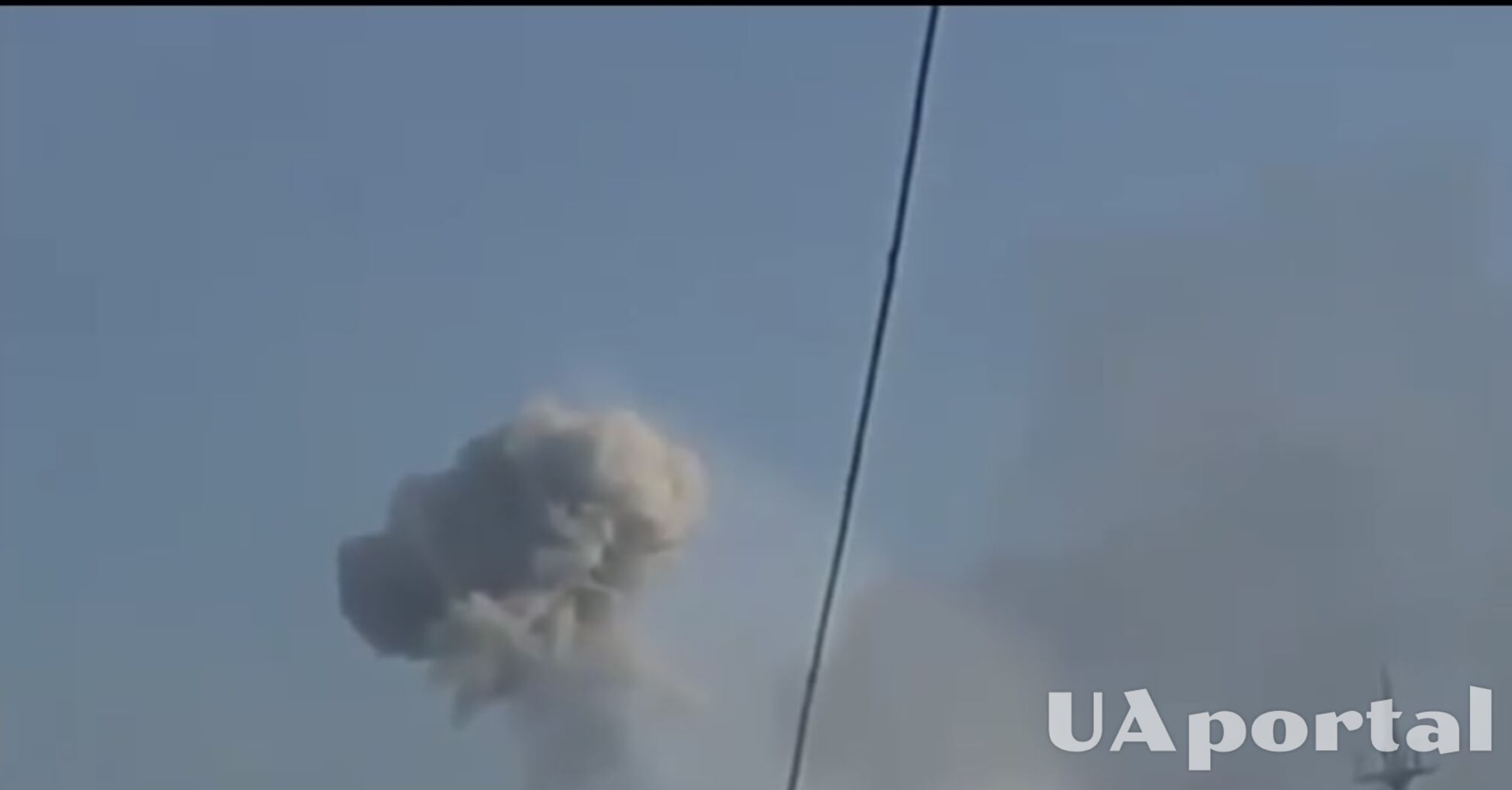 В оккупированном Крыму дрон попал в состав боеприпасов: детонация продолжается, в Джанкое остановлены поезда