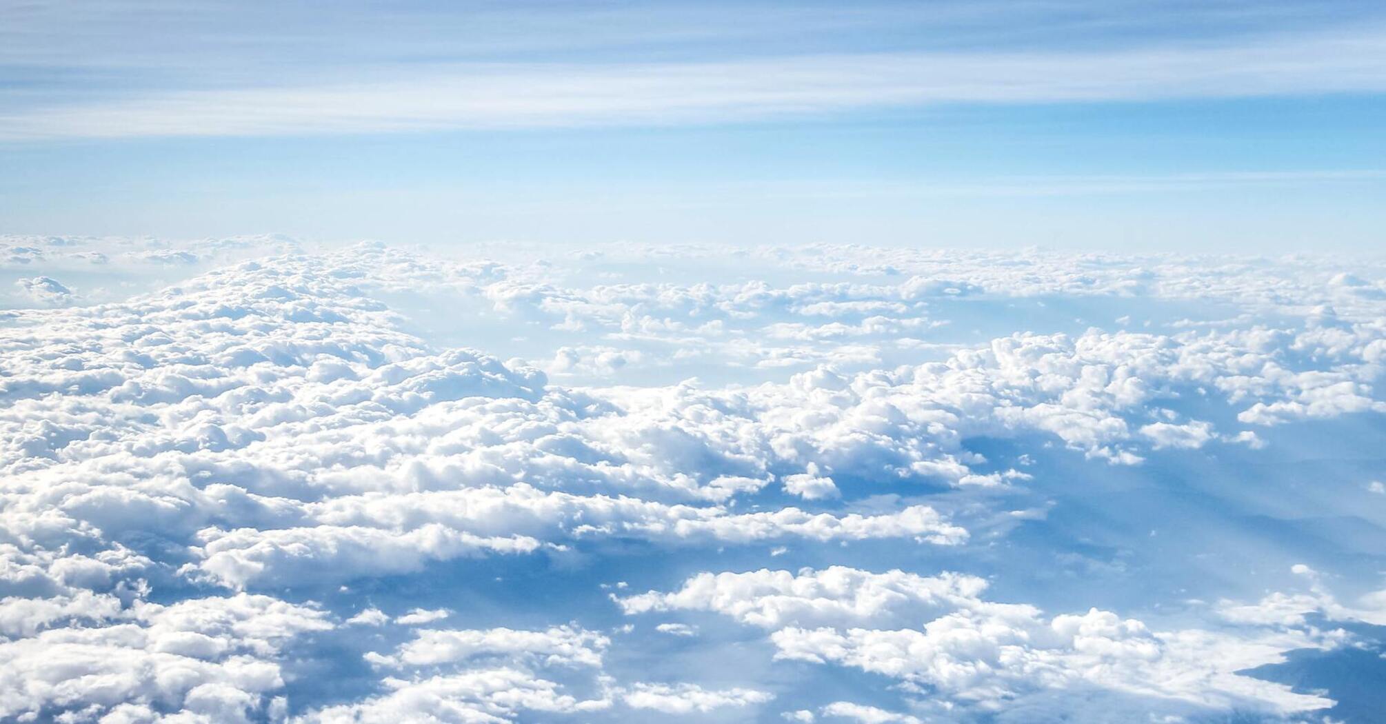 Ученые объяснили, почему облака 'плавают' в небе