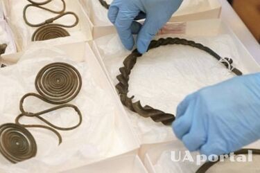Bronze Age treasure with luxurious women's jewelry found in Sweden