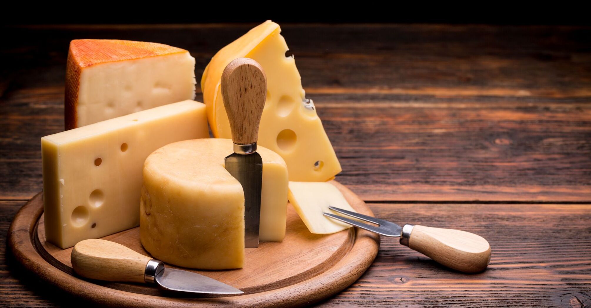 П'ять найсмачніших твердих сирів, від яких у захваті гурмани