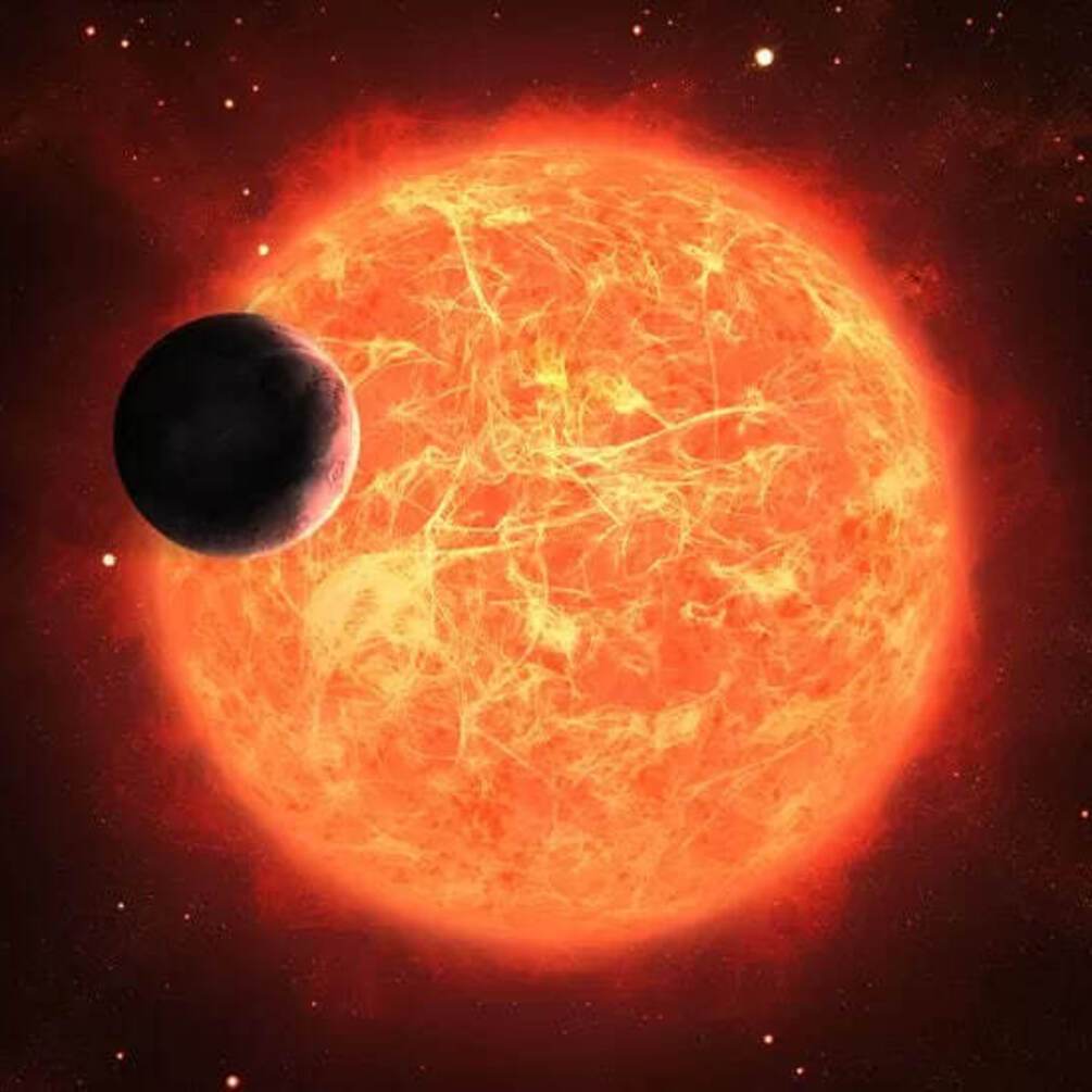 Ученые разгадали тайну, как планета, которой не должно существовать, смогла выжить на орбите звезды 8 Малой Медведицы