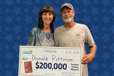 Дональд Піттман зірвав джекпот у лотерею, бо в нього засвербіла рука і він згадав про мамину прикмету
