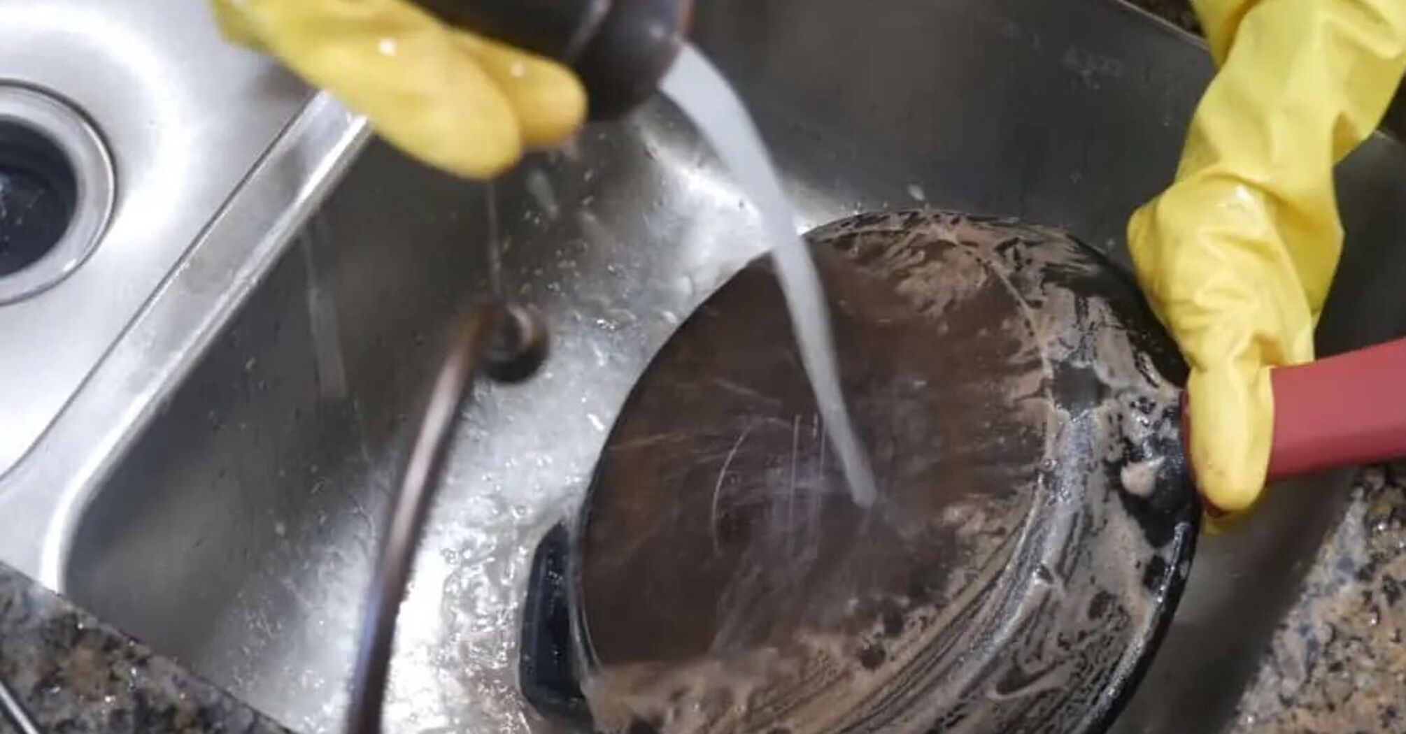 How to clean the outside bottom of a store burnt pan