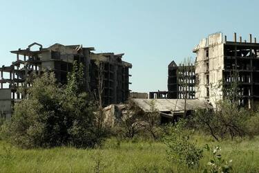 Разнесло полностью: появились фото последствий удара по российскому складу боеприпасов в Макеевке