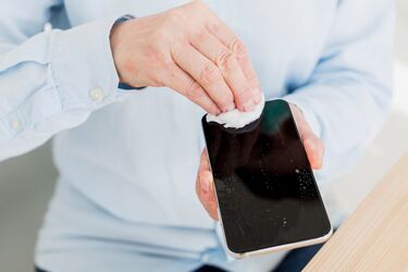 How to repair your smartphone screen after scratches: effective life hacks