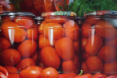 Як замаринувати солодкі помідори на зиму без стерилізації