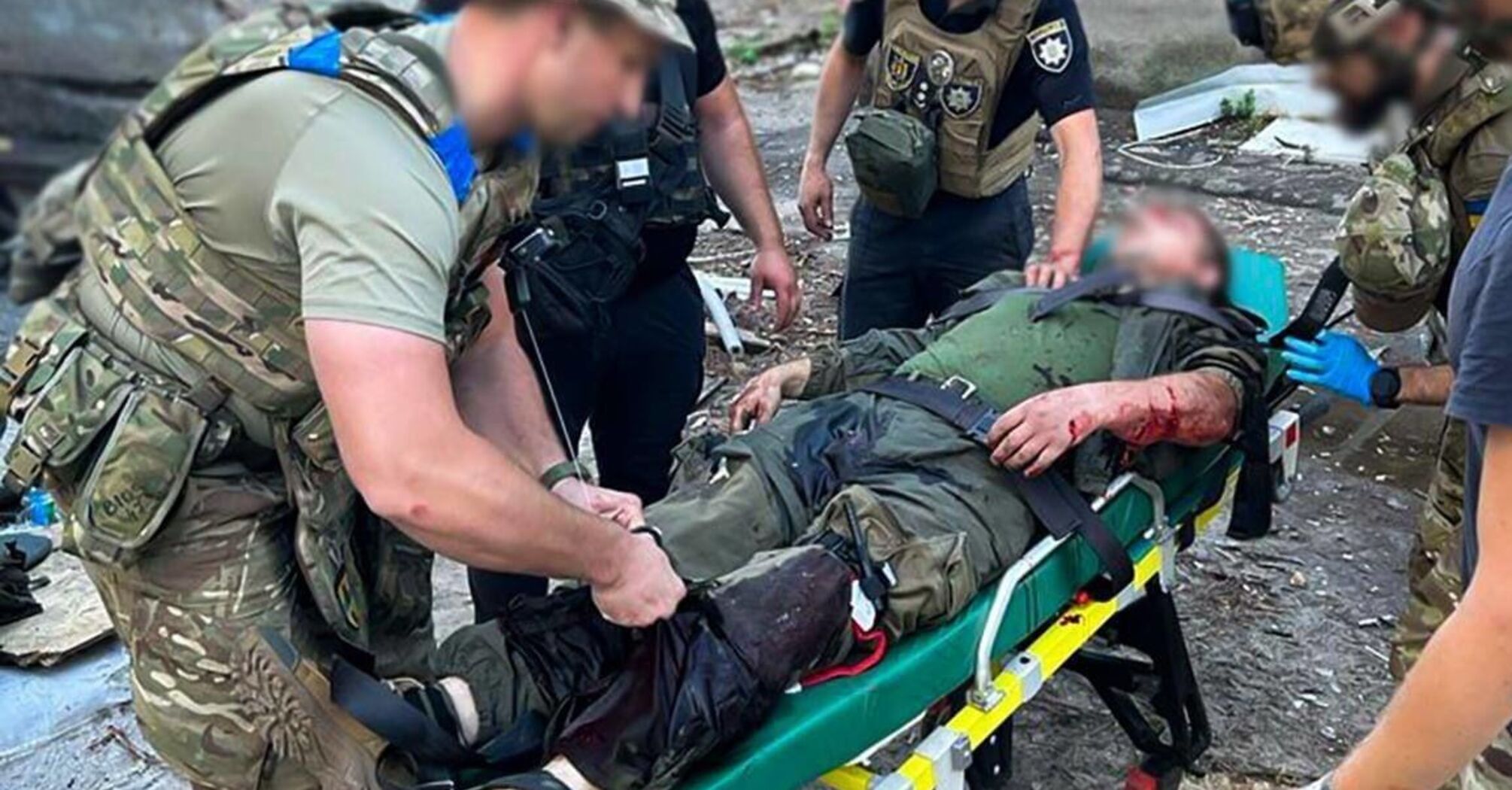 Окупанти вдарили авіабомбою по Оріхову на Запоріжжі: загинув капітан поліції, 12 осіб травмовано  (фото)
