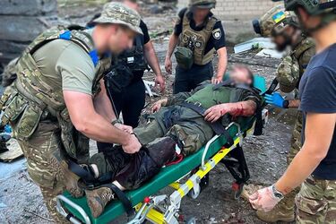 Окупанти вдарили авіабомбою по Оріхову на Запоріжжі: загинув капітан поліції, 12 осіб травмовано (фото)