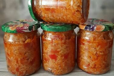 Завтрак туриста в банках на зиму