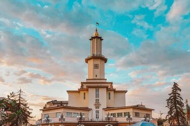 Атмосферная прогулка по Ивано-Франковску до любого сезона