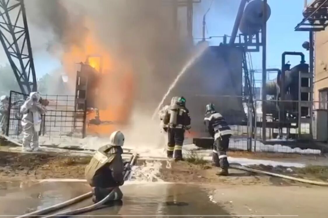 На России масштабно пылал металлургический завод, названы причины пожара (фото и видео)